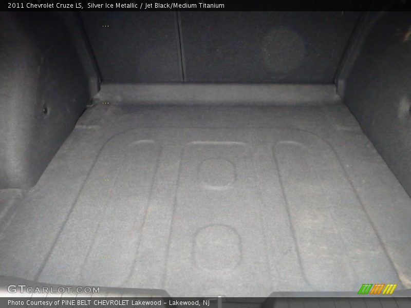 Silver Ice Metallic / Jet Black/Medium Titanium 2011 Chevrolet Cruze LS