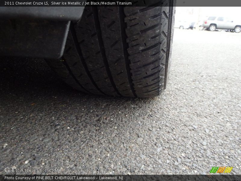 Silver Ice Metallic / Jet Black/Medium Titanium 2011 Chevrolet Cruze LS