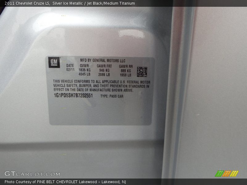 Silver Ice Metallic / Jet Black/Medium Titanium 2011 Chevrolet Cruze LS