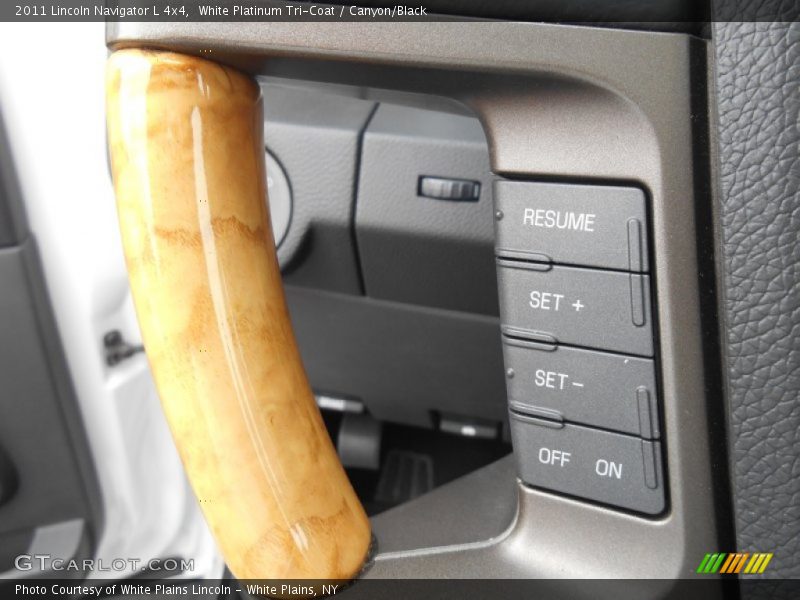 White Platinum Tri-Coat / Canyon/Black 2011 Lincoln Navigator L 4x4