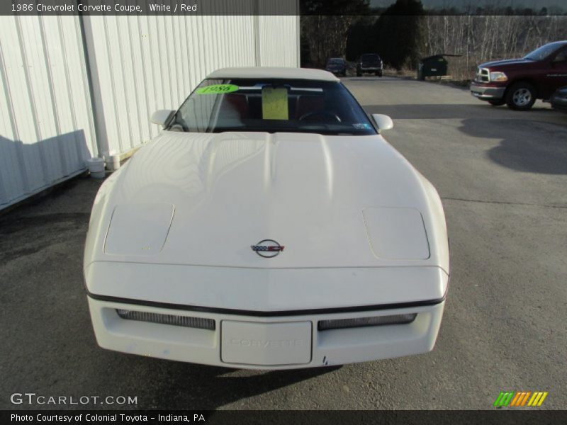 White / Red 1986 Chevrolet Corvette Coupe