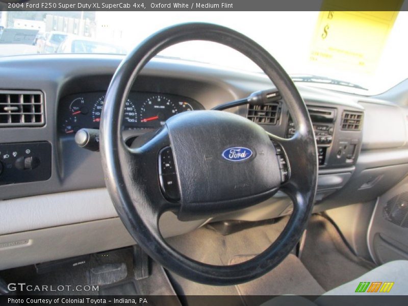Oxford White / Medium Flint 2004 Ford F250 Super Duty XL SuperCab 4x4