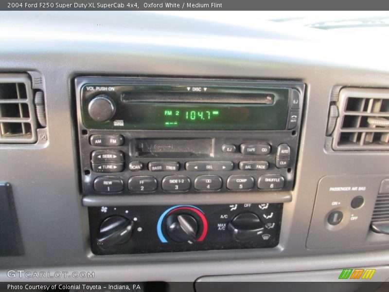 Oxford White / Medium Flint 2004 Ford F250 Super Duty XL SuperCab 4x4