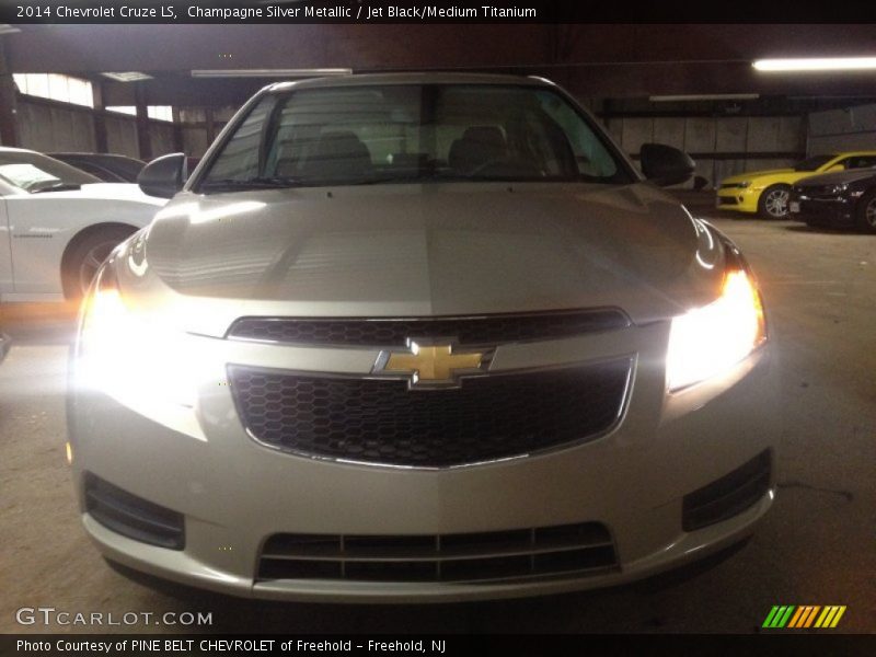 Champagne Silver Metallic / Jet Black/Medium Titanium 2014 Chevrolet Cruze LS