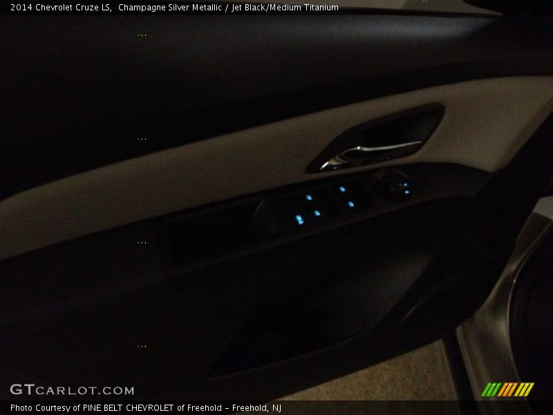 Champagne Silver Metallic / Jet Black/Medium Titanium 2014 Chevrolet Cruze LS