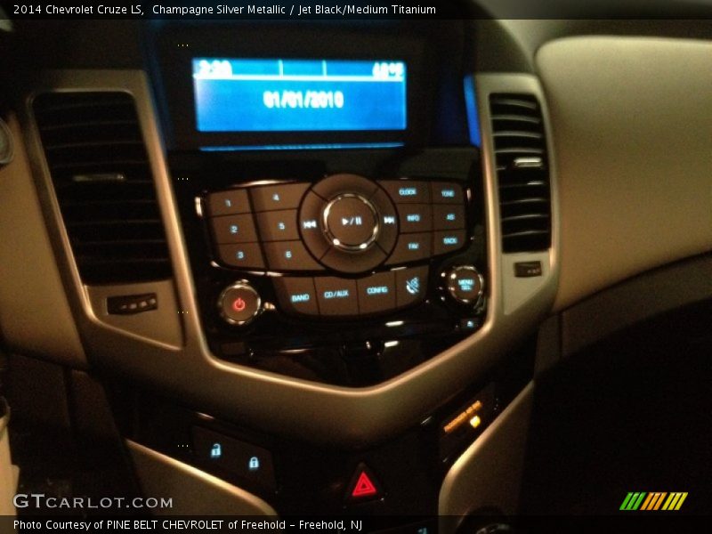Champagne Silver Metallic / Jet Black/Medium Titanium 2014 Chevrolet Cruze LS
