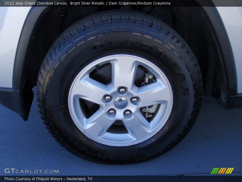 Bright Silver Metallic / Dark Graystone/Medium Graystone 2012 Jeep Grand Cherokee Laredo
