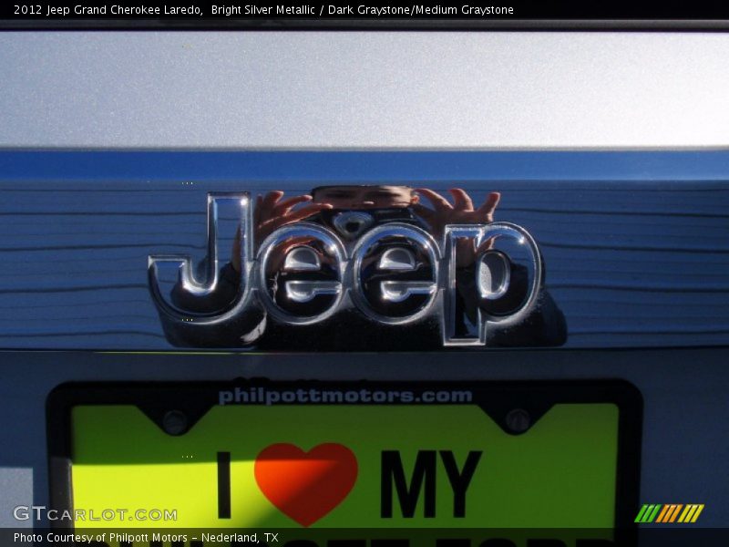 Bright Silver Metallic / Dark Graystone/Medium Graystone 2012 Jeep Grand Cherokee Laredo