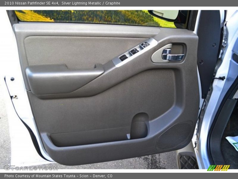Silver Lightning Metallic / Graphite 2010 Nissan Pathfinder SE 4x4