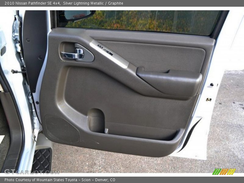 Silver Lightning Metallic / Graphite 2010 Nissan Pathfinder SE 4x4
