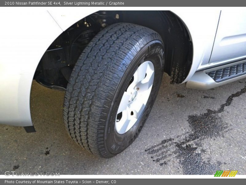 Silver Lightning Metallic / Graphite 2010 Nissan Pathfinder SE 4x4