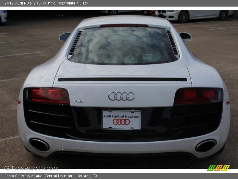 Ibis White / Black 2012 Audi R8 5.2 FSI quattro