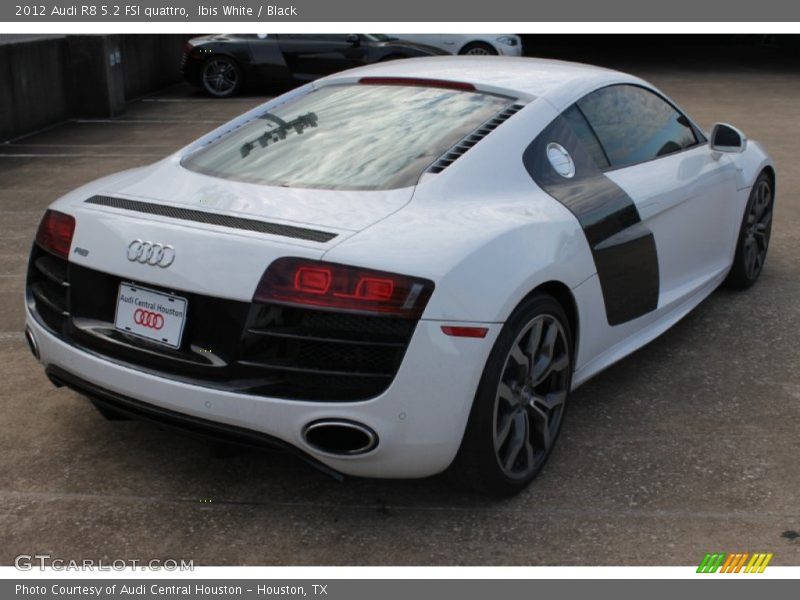 Ibis White / Black 2012 Audi R8 5.2 FSI quattro