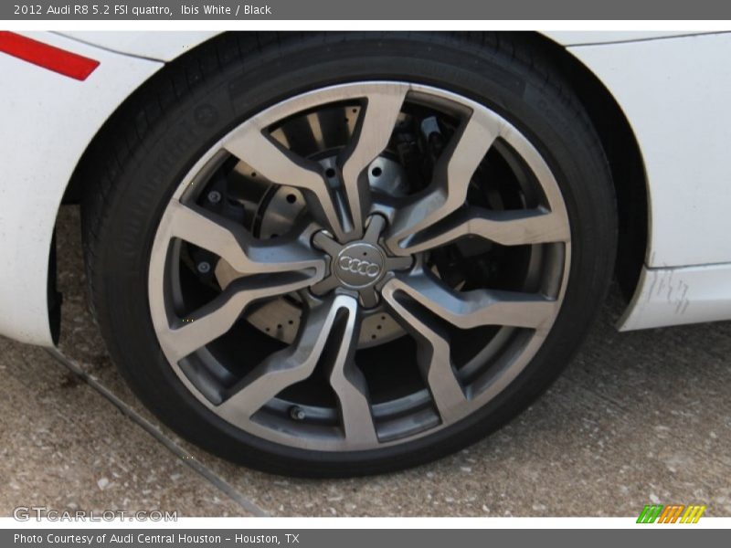 Ibis White / Black 2012 Audi R8 5.2 FSI quattro