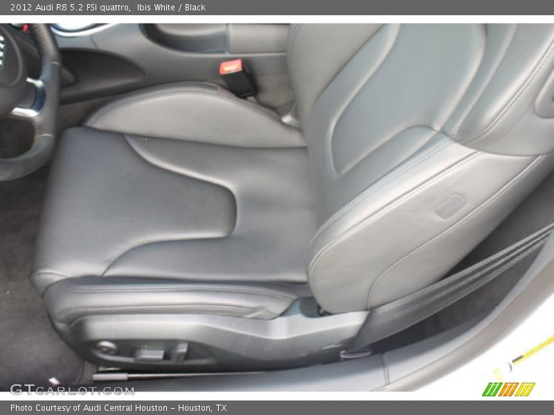 Ibis White / Black 2012 Audi R8 5.2 FSI quattro