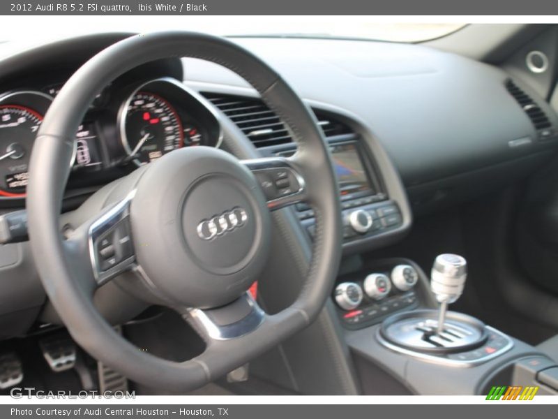 Ibis White / Black 2012 Audi R8 5.2 FSI quattro