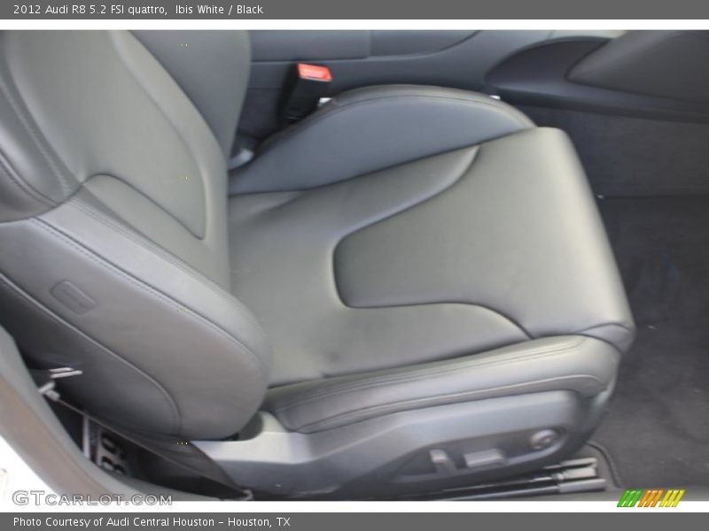 Ibis White / Black 2012 Audi R8 5.2 FSI quattro