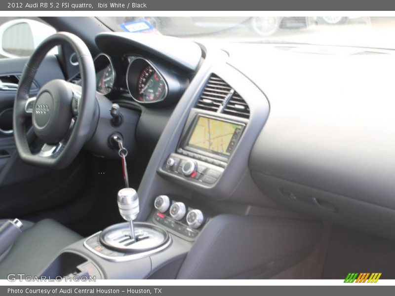 Ibis White / Black 2012 Audi R8 5.2 FSI quattro