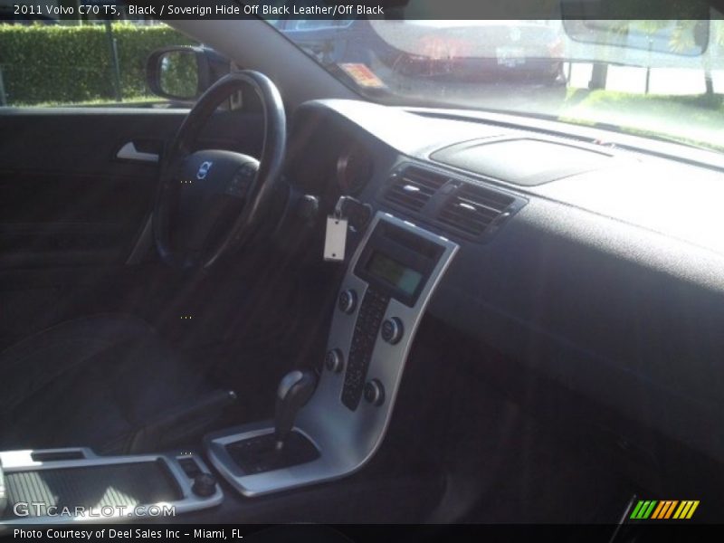 Black / Soverign Hide Off Black Leather/Off Black 2011 Volvo C70 T5