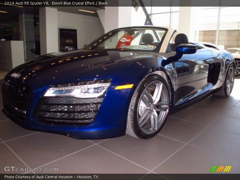Front 3/4 View of 2014 R8 Spyder V8