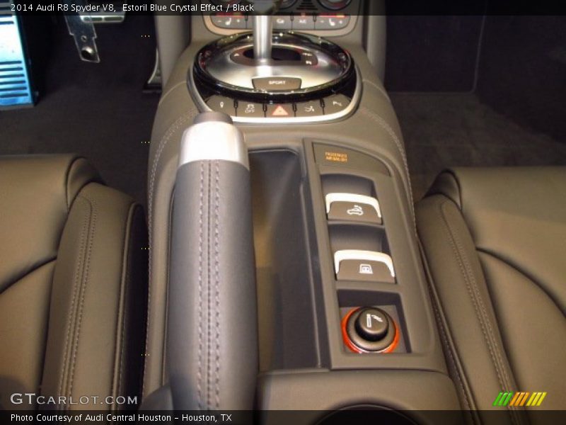 Controls of 2014 R8 Spyder V8