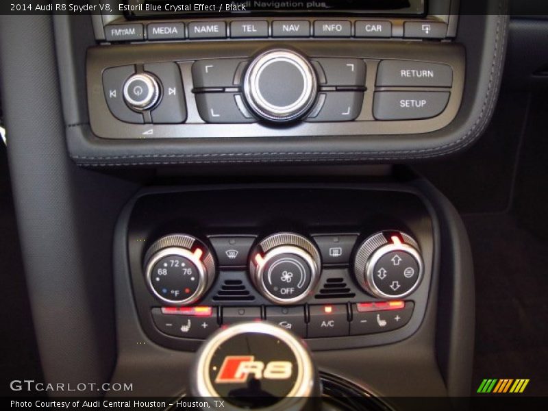 Controls of 2014 R8 Spyder V8