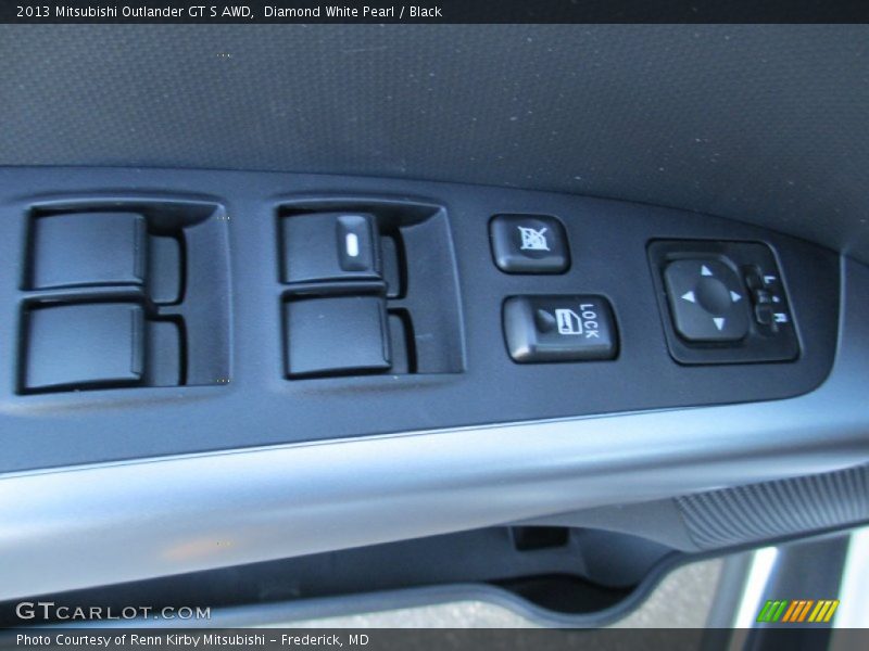 Diamond White Pearl / Black 2013 Mitsubishi Outlander GT S AWD