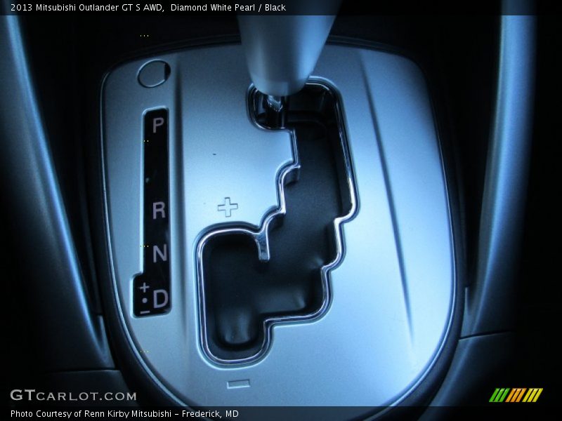 Diamond White Pearl / Black 2013 Mitsubishi Outlander GT S AWD