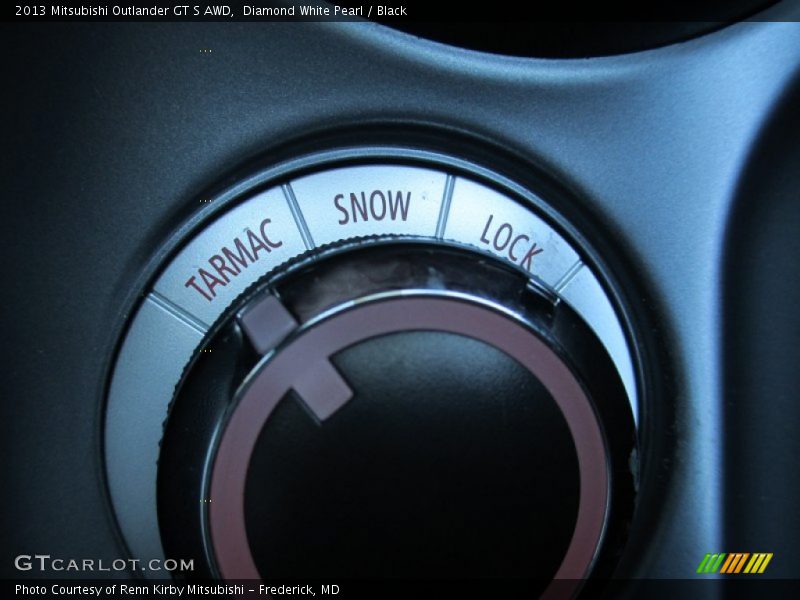 Diamond White Pearl / Black 2013 Mitsubishi Outlander GT S AWD