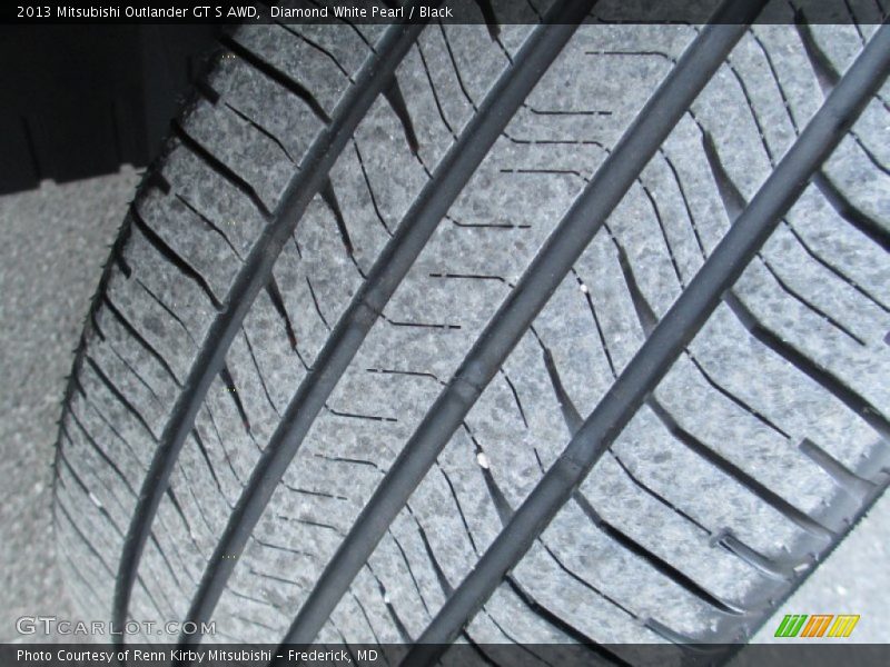 Diamond White Pearl / Black 2013 Mitsubishi Outlander GT S AWD