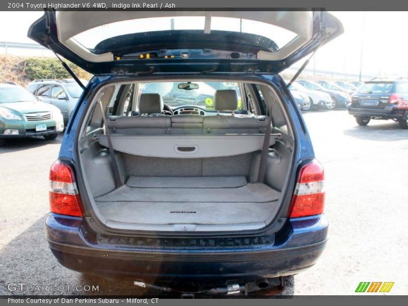 Indigo Ink Pearl / Ash 2004 Toyota Highlander V6 4WD
