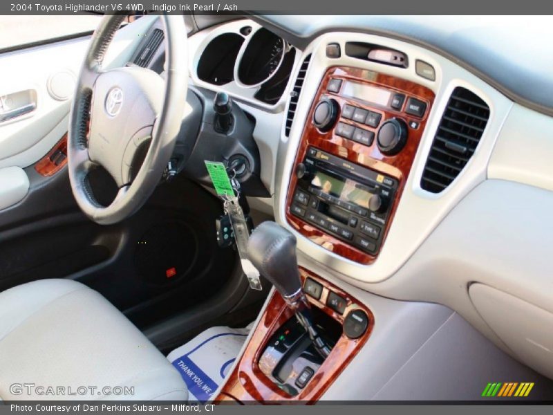 Indigo Ink Pearl / Ash 2004 Toyota Highlander V6 4WD