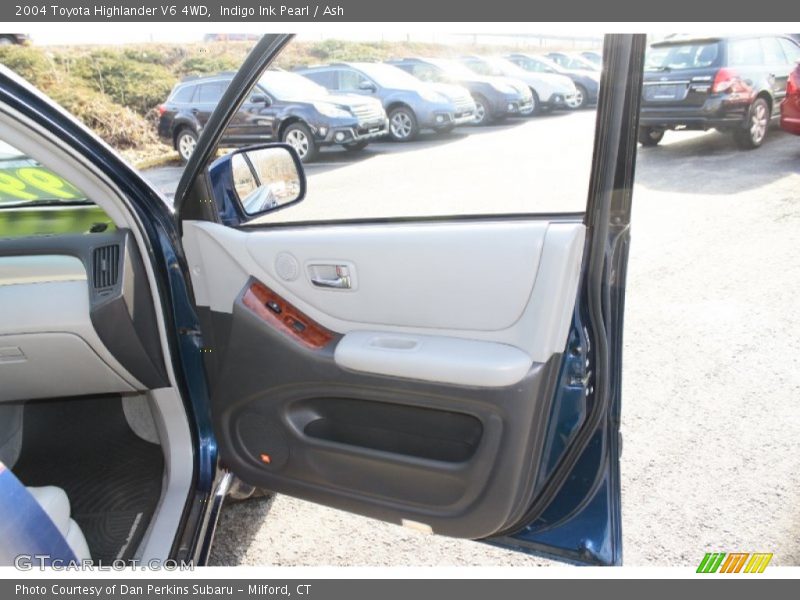 Indigo Ink Pearl / Ash 2004 Toyota Highlander V6 4WD