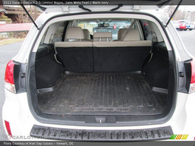  2011 Outback 2.5i Limited Wagon Trunk