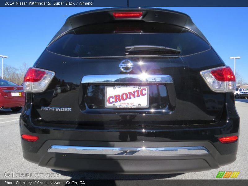 Super Black / Almond 2014 Nissan Pathfinder S