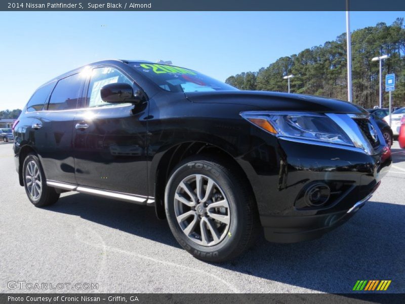 Super Black / Almond 2014 Nissan Pathfinder S