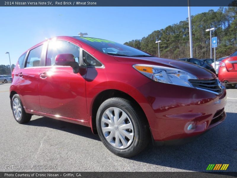 Front 3/4 View of 2014 Versa Note SV