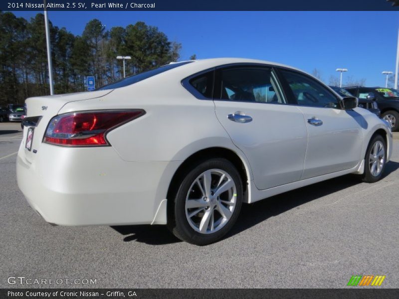 Pearl White / Charcoal 2014 Nissan Altima 2.5 SV
