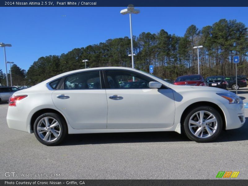 Pearl White / Charcoal 2014 Nissan Altima 2.5 SV