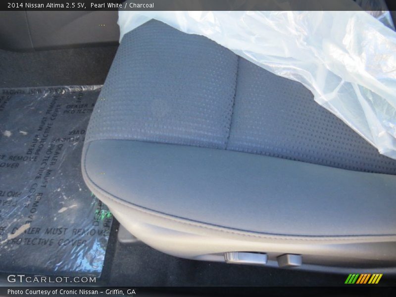 Pearl White / Charcoal 2014 Nissan Altima 2.5 SV