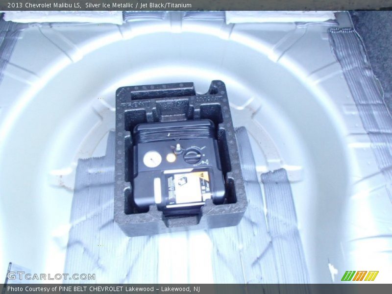 Silver Ice Metallic / Jet Black/Titanium 2013 Chevrolet Malibu LS