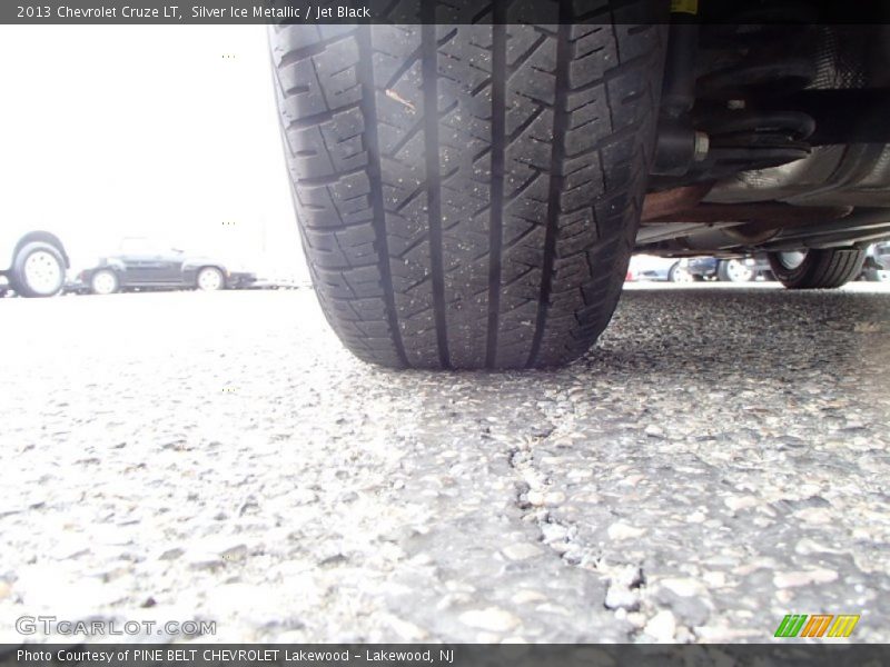 Silver Ice Metallic / Jet Black 2013 Chevrolet Cruze LT
