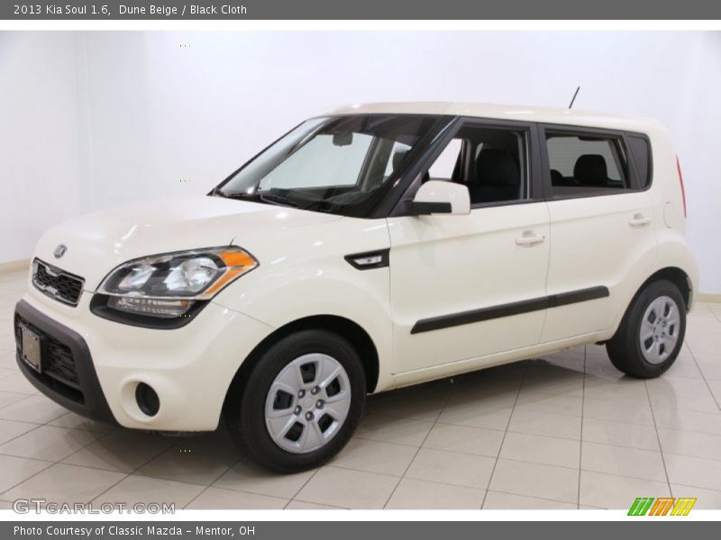 Dune Beige / Black Cloth 2013 Kia Soul 1.6