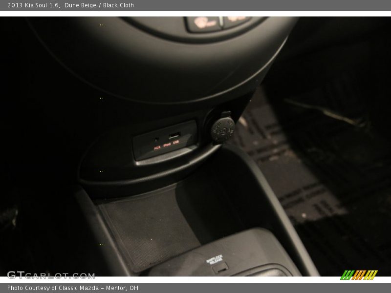 Dune Beige / Black Cloth 2013 Kia Soul 1.6