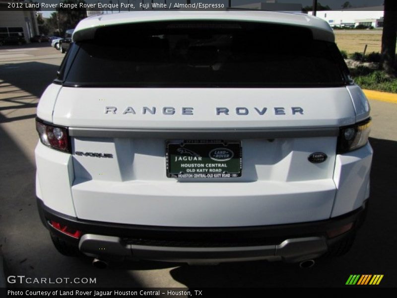 Fuji White / Almond/Espresso 2012 Land Rover Range Rover Evoque Pure