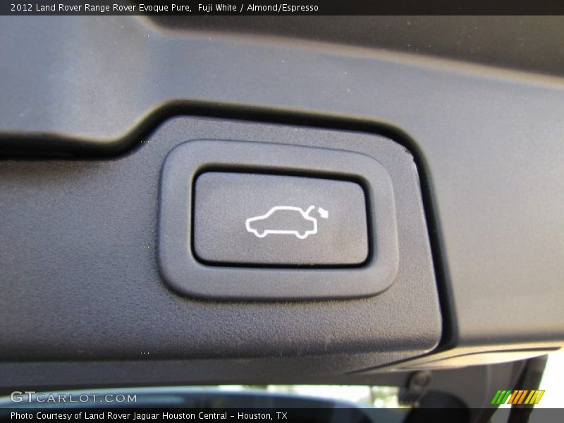 Fuji White / Almond/Espresso 2012 Land Rover Range Rover Evoque Pure