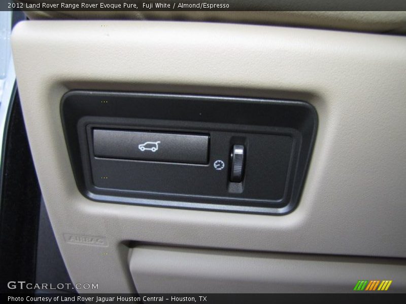 Fuji White / Almond/Espresso 2012 Land Rover Range Rover Evoque Pure