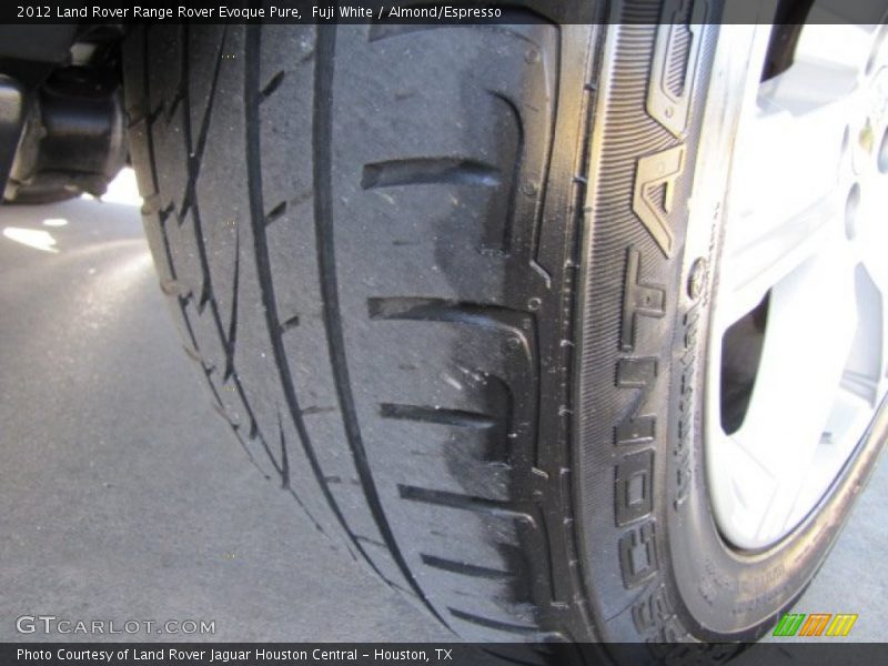 Fuji White / Almond/Espresso 2012 Land Rover Range Rover Evoque Pure