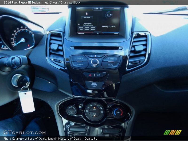 Ingot Silver / Charcoal Black 2014 Ford Fiesta SE Sedan