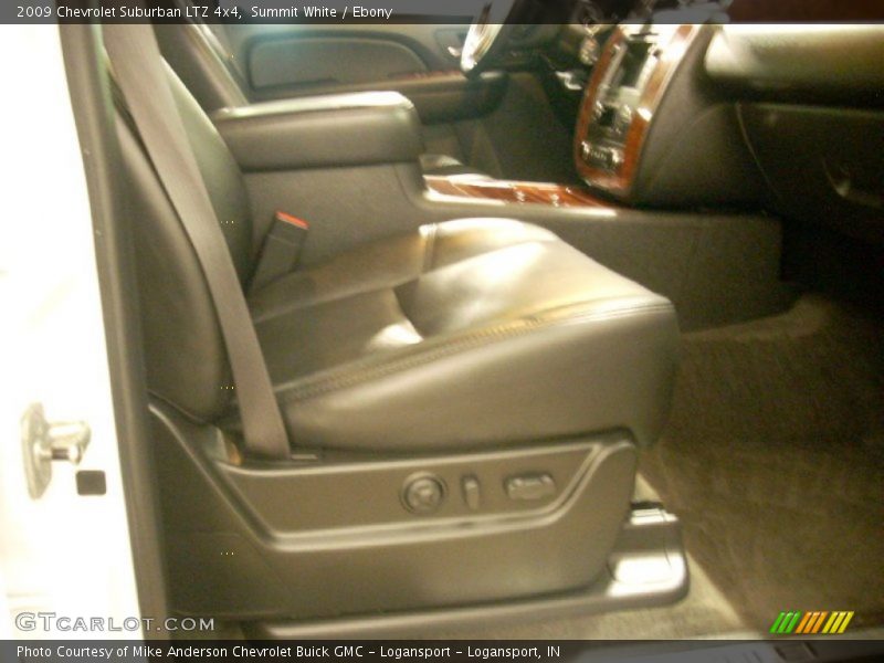 Summit White / Ebony 2009 Chevrolet Suburban LTZ 4x4